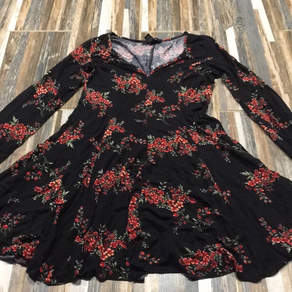 Forever 21 Dresses & Skirts - 🍂Forever 21 Black Floral Mini Dress